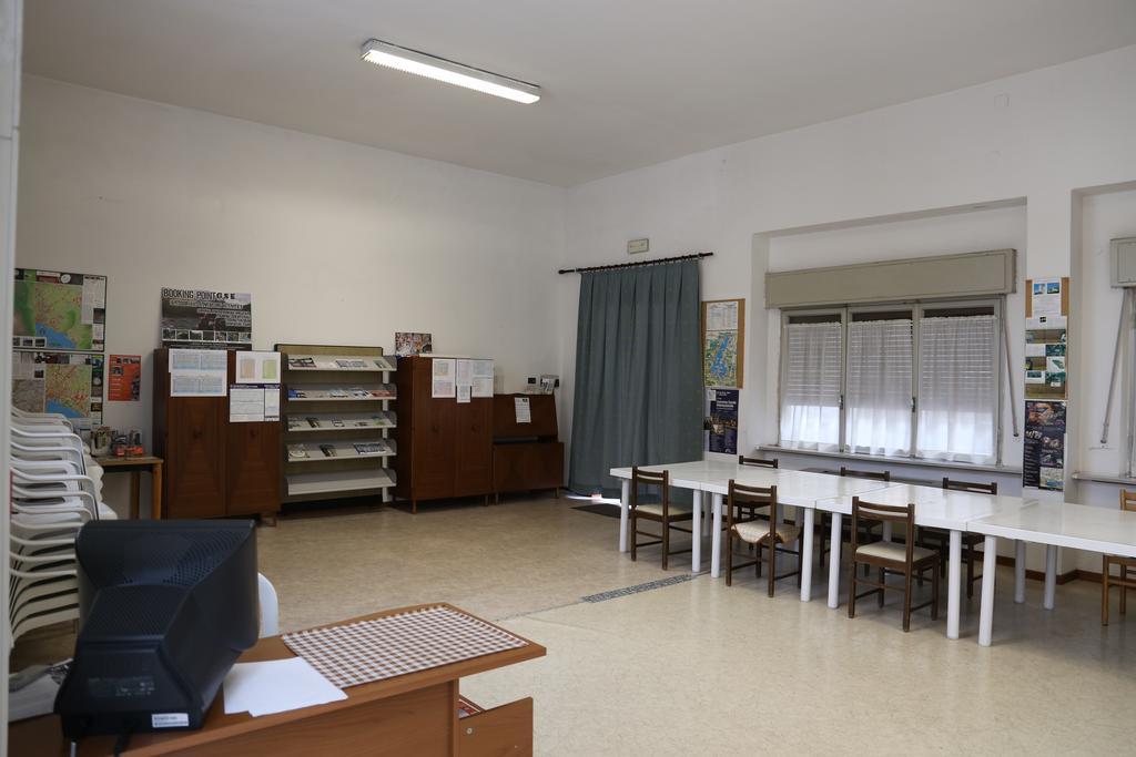 Ostello Della Gioventu Benacus 加尔达湖滨 外观 照片
